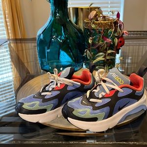 Boys size 1y blue and black in color Airmax